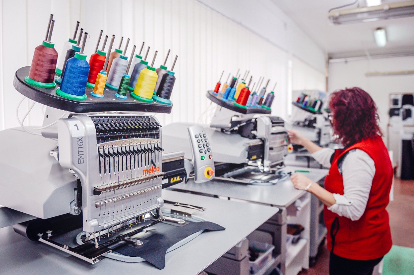 Melco High-End Stickmaschinen mit automatischer Oberfadenspannung